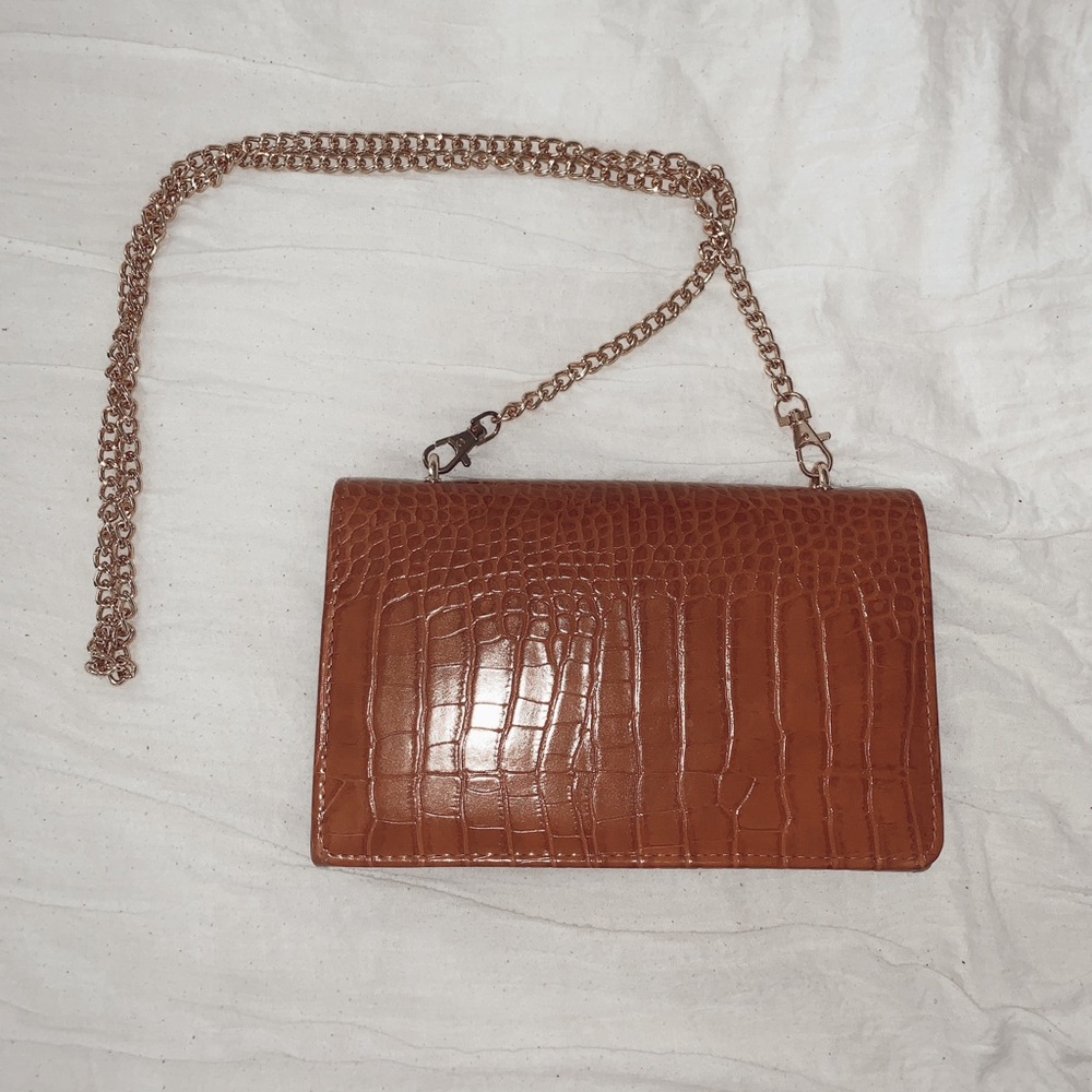 Fo leather cross body bag with chain